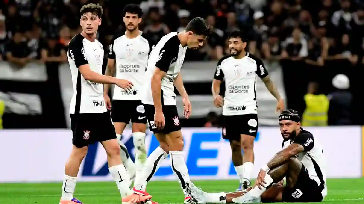 Memphis Depay sofre mais uma lesão e pode desfalcar equipe do Corinthians em partidas importantes - Foto: Marcos Ribolli