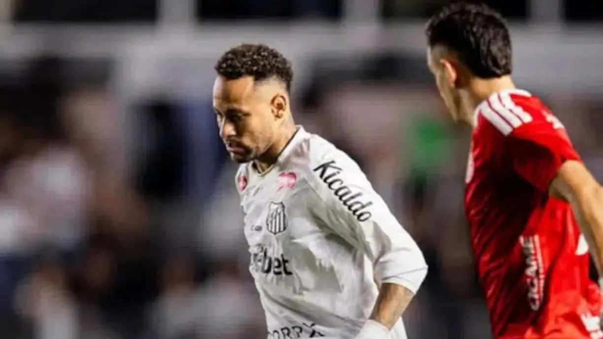 Ex-Corinthians colocou Neymar entre os culpados pelo momento ruim da equipe ao longo desta temporada - Foto: Ascom/Santos