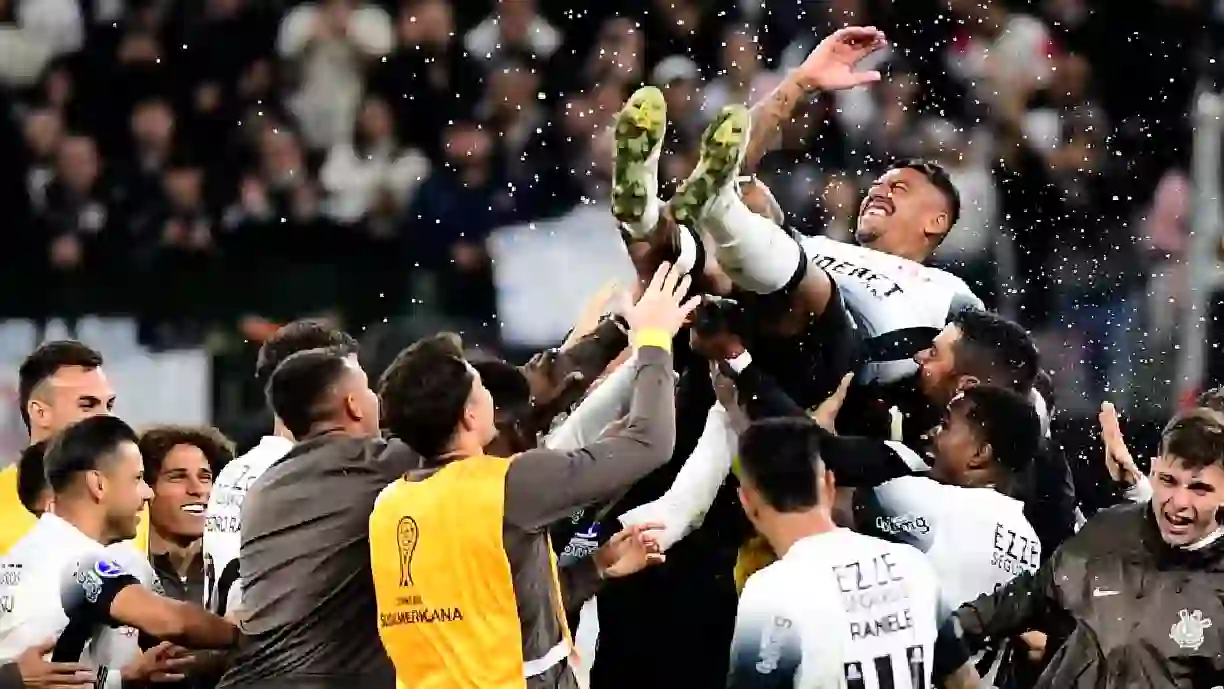 Paulinho fala sobre como foi a sua saída do Corinthians, as críticas que recebeu e se voltaria ao clube - Foto: Marcos Ribolli