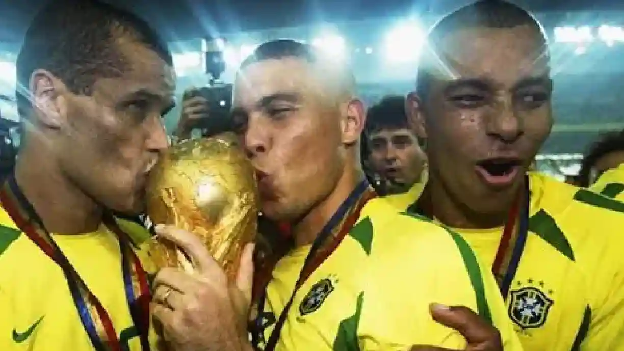 Ex-Corinthians relembra momentos em que passou com a Seleção Brasileira na Copa do Mundo de 2002 - Foto: Reprodução