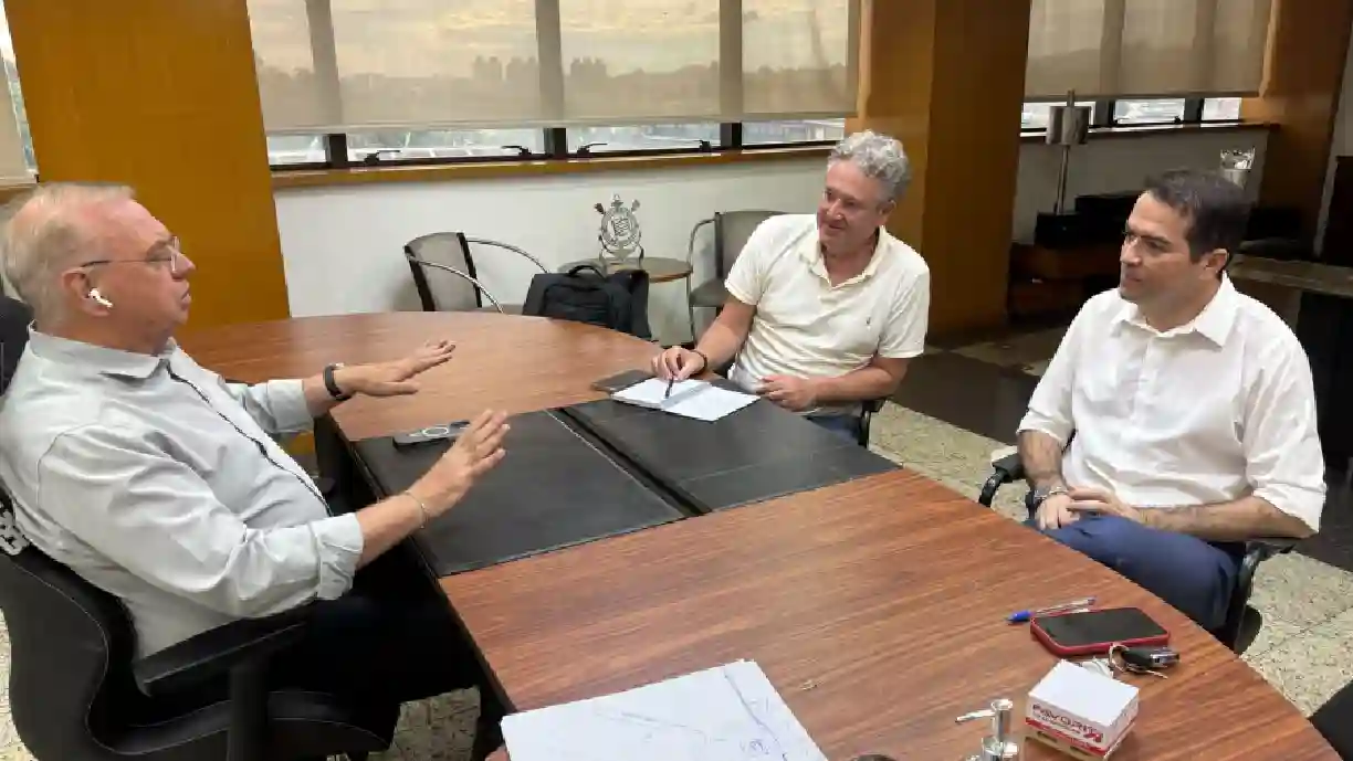 Dirigentes do Timão ao lado de Osmar Stabile, promovem mudanças nas categorias de base - Foto: Agência Corinthians