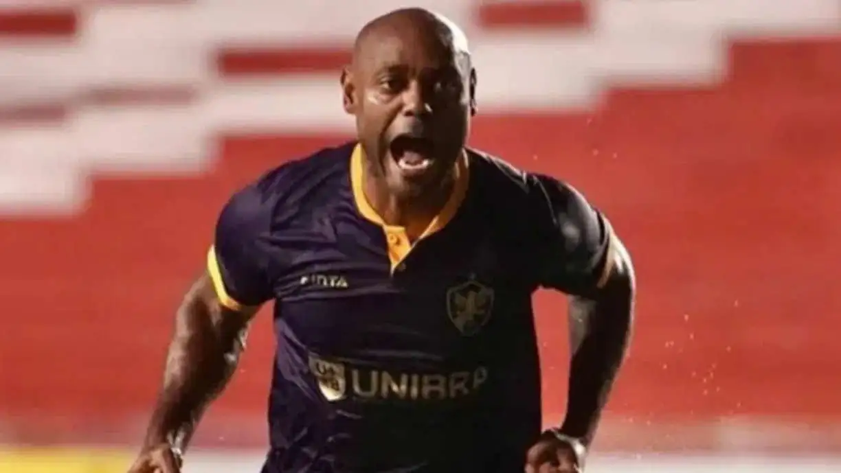 Vagner Love conquistou títulos pelo Corinthians e resolveu pendurar as chuteiras no último final de semana, em confronto da Copa do Nordeste - Foto: Ascom/Retrô