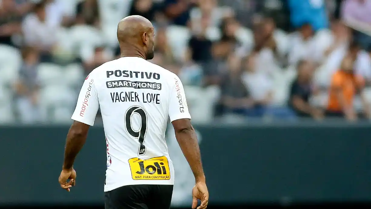 Ex-Corinthians, Vagner Love anunciou que vai pendurar as chuteira; jogador continuará trabalhando com o futebol - Foto: Daniel Augusto Jr./Agência Corinthians