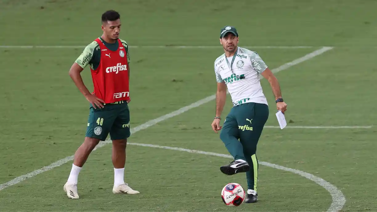 Abel Ferreira finalizou a preparação do Palmeiras para enfrentar o Corinthians, mas ainda tem dúvidas - Foto: Cesar Greco