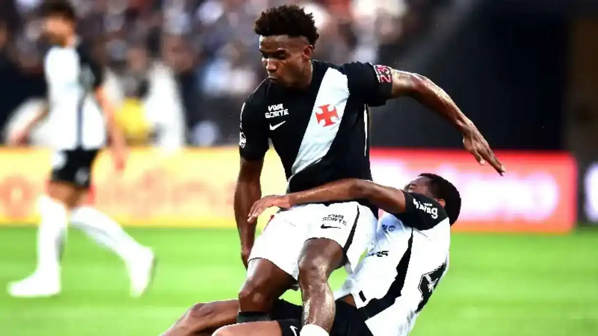 Neto criticou a atitude de André, na partida do último domingo (26), entre Corinthians e Vasco, pelo Brasileirão - Foto: Alexandre Battibugli / Placar