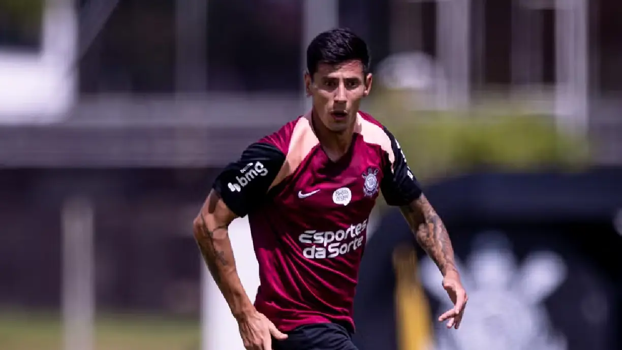 Fabrizio Angileri está em processo de reintegração na equipe agora comandada por Fernando Diniz que pega o Vitória - Foto: Rodrigo Coca/Agência Corinthians