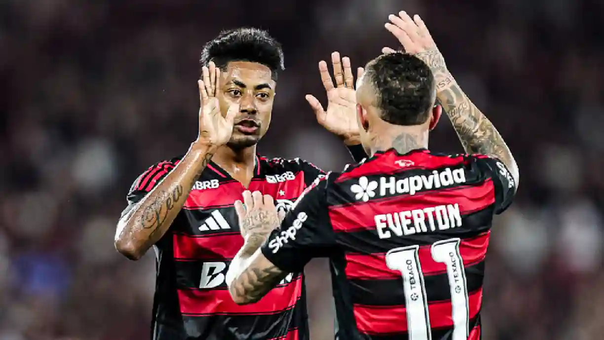 O Corinthians está de olho em jogador do Flamengo e pode apresentar uma proposta na abertura do mercado, no meio do ano - Foto: Reprodução