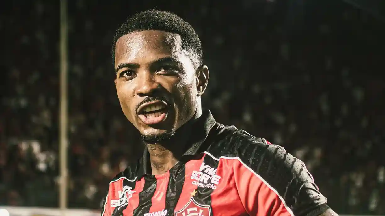 Em busca dos três pontos contra o Corinthians, o Leão da Barra deve escalar Cacá e pagar a multa - Foto: Victor Ferreira/EC Vitória