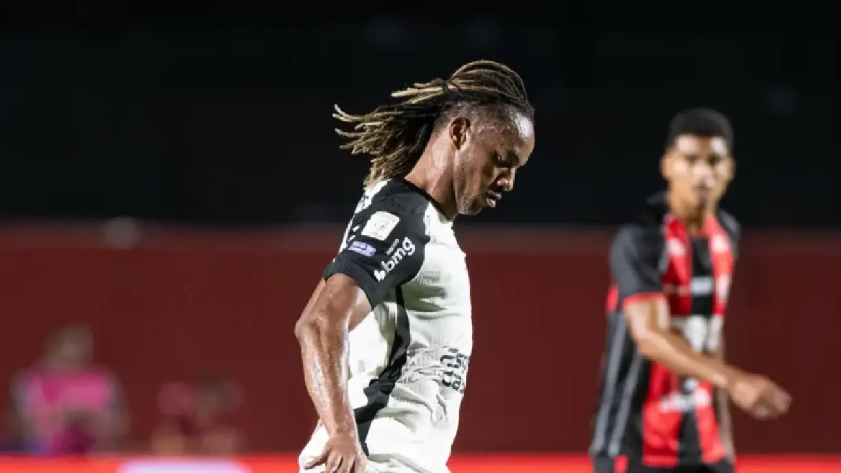 André Carrillo foi elogiado por Fernando Diniz em empate do alvinegro paulista com o Vitória - Foto: Celo Gil/Agência Corinthians