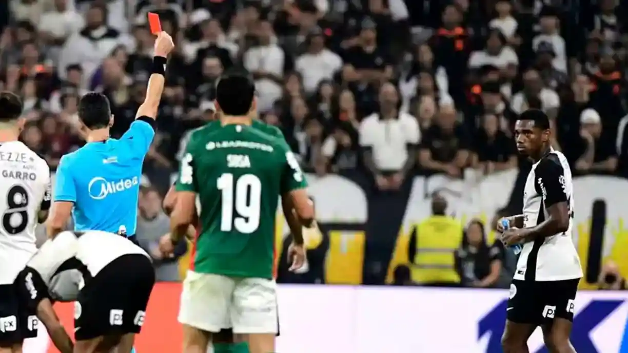 Neto analisou o empate da noite deste domingo (12), entre Corinthians e Palmeiras, pelo Brasileirão - Foto: Marcos Ribolli