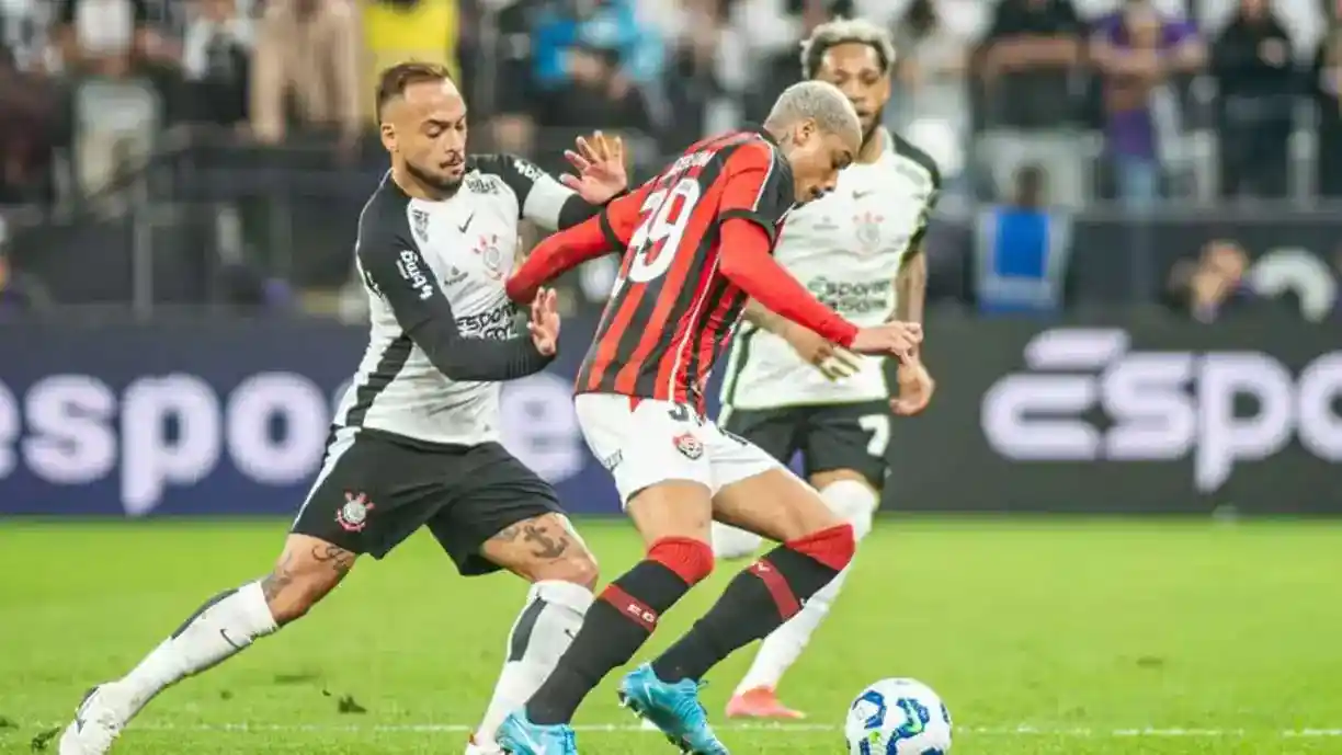 O Corinthians encara o time rubro-negro baiano, na noite deste sábado (18), pelo Brasileirão - Foto: Victor Ferreira / EC Vitória