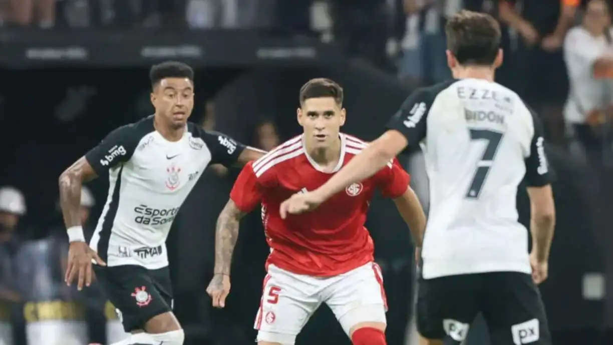 O Corinthians foi derrotado dentro de casa e Neto fez críticas a Memphis Depay depois do duelo - Foto: Ricardo Duarte / Internacional