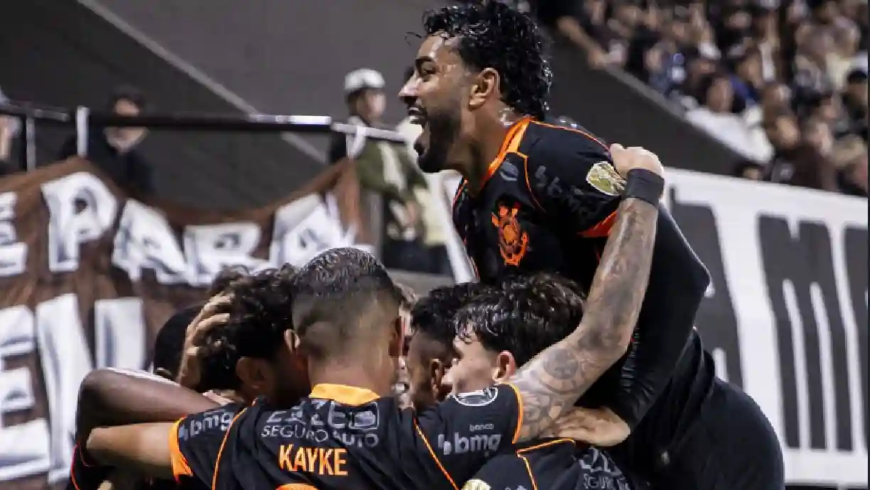 Yuri Alberto, Kayke e Rodrigo Garro comandam a vitória do Corinthians contra o Platense na estreia da Libertadores 2026 - Foto: Conmebol