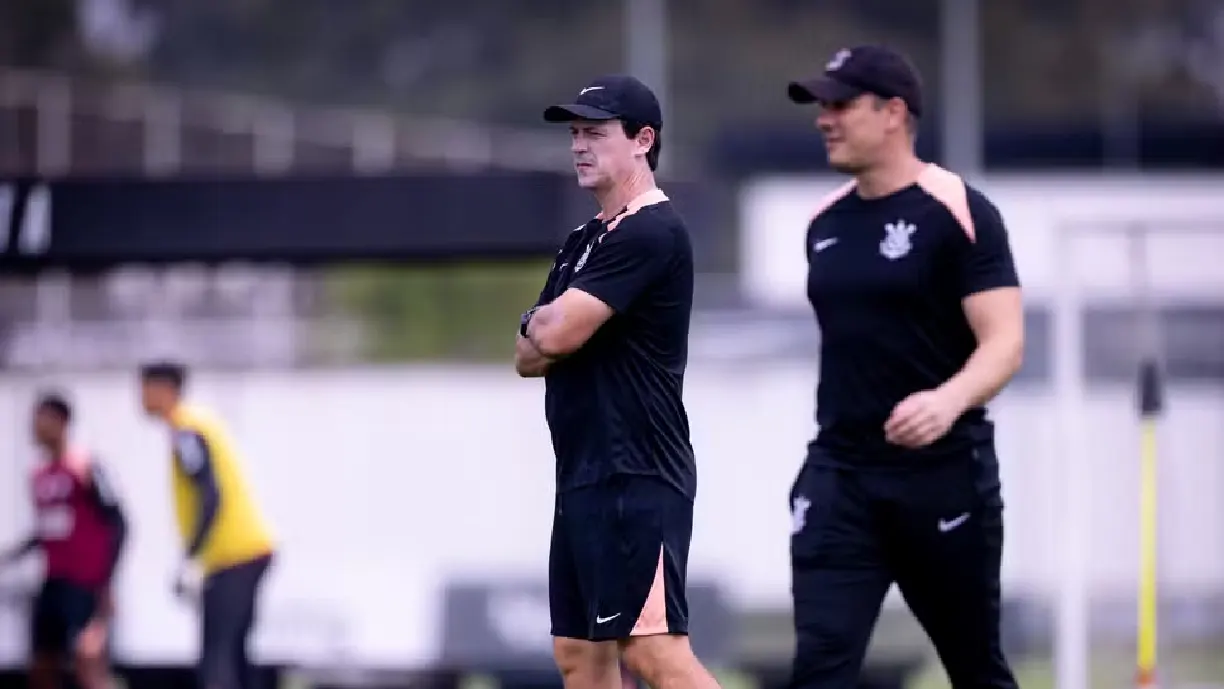 Fernando Diniz terá alguns desfalques para a partida contra o Mirassol pelo Brasileirão - Foto: Rodrigo Coca/Agência Corinthians