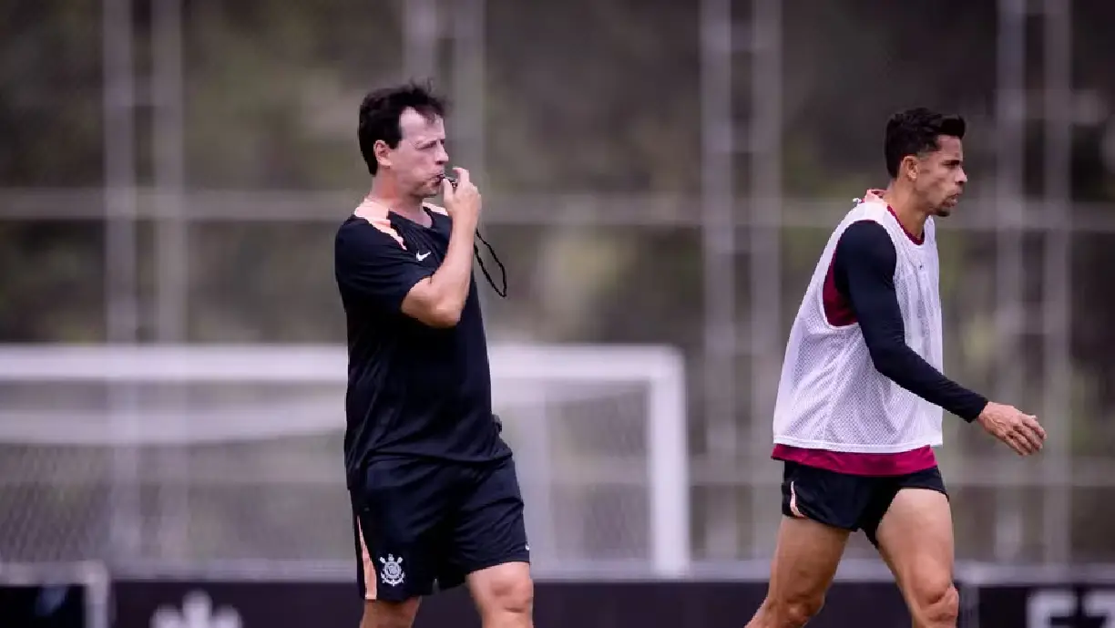 Fernando Diniz pode ter desfalque para a estreia da Libertadores - Foto: Rodrigo Coca/Agência Corinthians