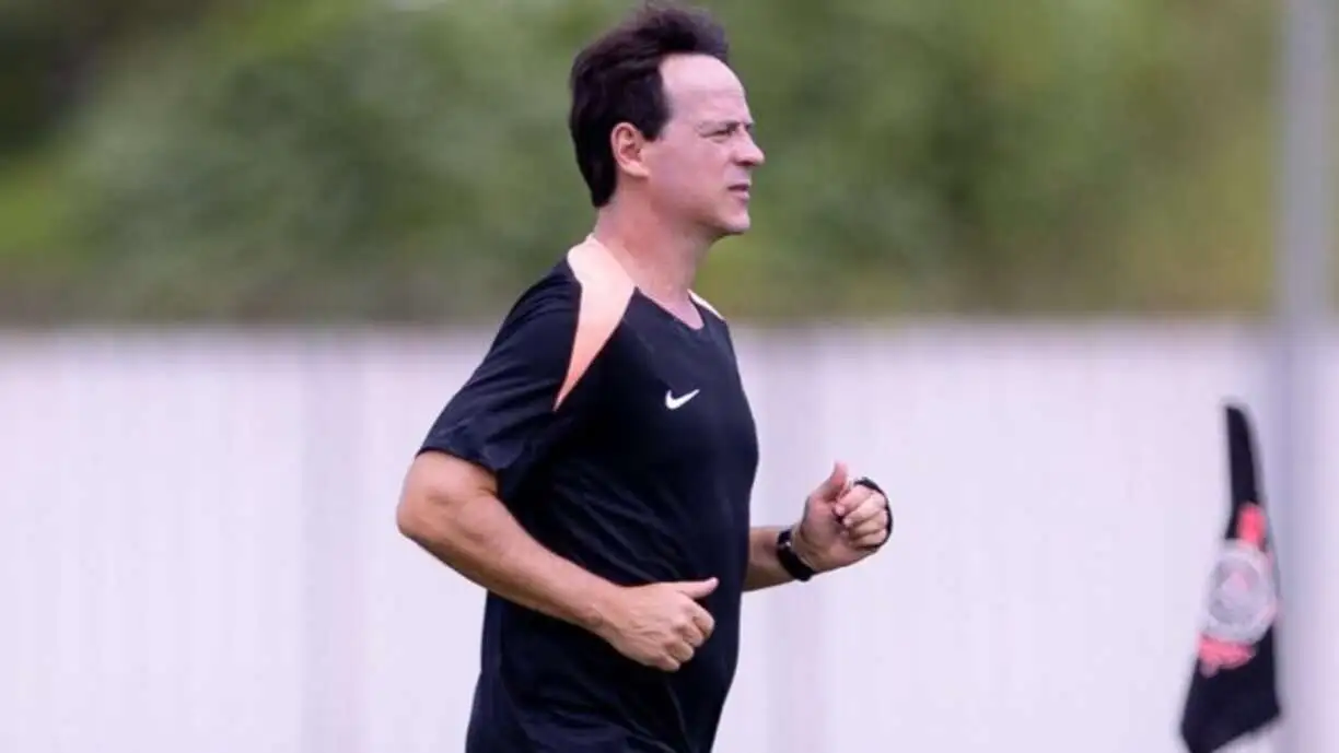 Fernando Diniz comandou a sua primeira atividade no Centro de Treinamento Dr. Joaquim Grava - Foto: Rodrigo Coca/Agência Corinthians