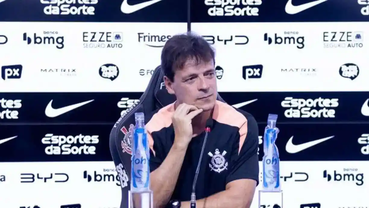 Fernando Diniz foi apresentado como o mais novo treinador do Corinthians, para o restante do ano - Foto: Rodrigo Coca/Agência Corinthians