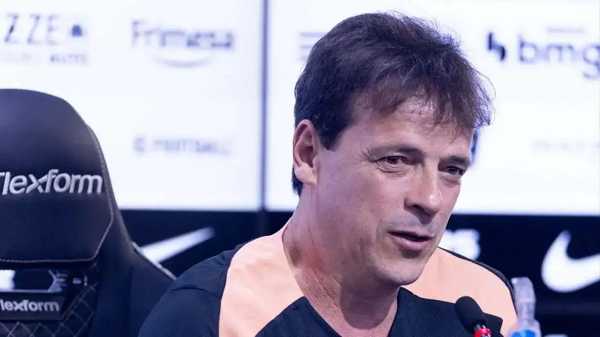 Fernando Diniz foi apresentado pelo Corinthians no CT Joaquim Grava - Foto: Rodrigo Coca/Agência Corinthians