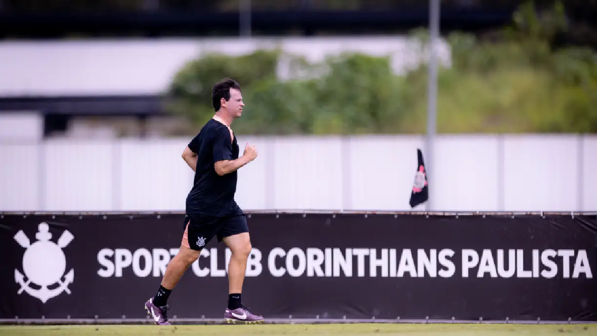 Fernando Diniz está inscrito no BID e pode estar à frente do Timão já nesta quinta (09) - Foto: Rodrigo Coca/Agência Corinthians
