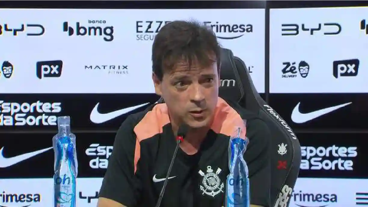 Fernando Diniz elogia jogador titular do alvinegro paulista e crê em sua evolução - Foto: Rodrigo Coca/Agência Corinthians