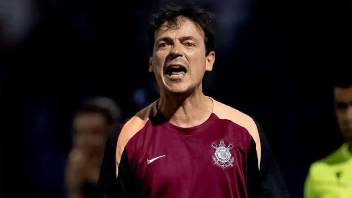 O Timão derrotou o Barra por 1 a 0 e Fernando Diniz segue invicto no comando do alvinegro paulista - Foto: Rodrigo Coca/Agência Corinthians