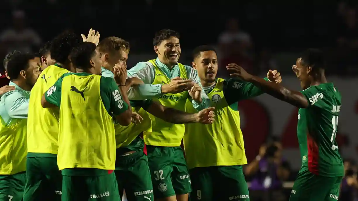 Ataque milionário de Abel Ferreira pode estar de fora do clássico contra o Corinthians no próximo domingo (12) - Foto: Cesar Greco/Palmeiras