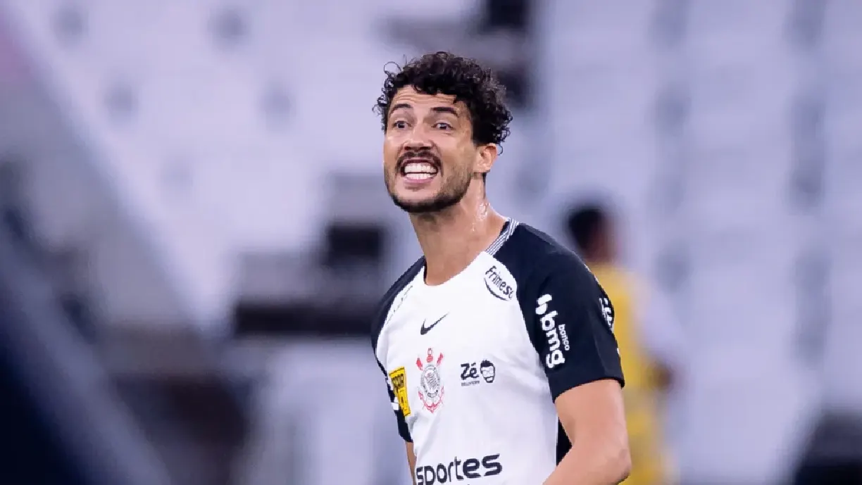 Gustavo Henrique comemora os três pontos conquistados, mas pede mais cautela com expulsões - Foto: Rodrigo Coca/Agência Corinthians