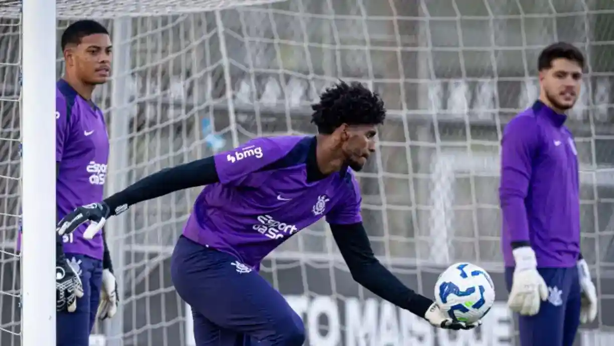 Kauê e Felipe Longo já substituíram Hugo Souza em partidas desta temporada e em 2025 - Rodrigo Coca/Agência Corinthians