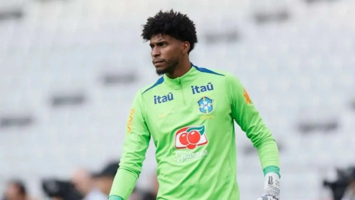 Hugo Souza estará disponível pelo Corinthians no final de semana, depois de não ter oportunidade na Seleção Brasileira - Foto: Rafael Ribeiro/CBF