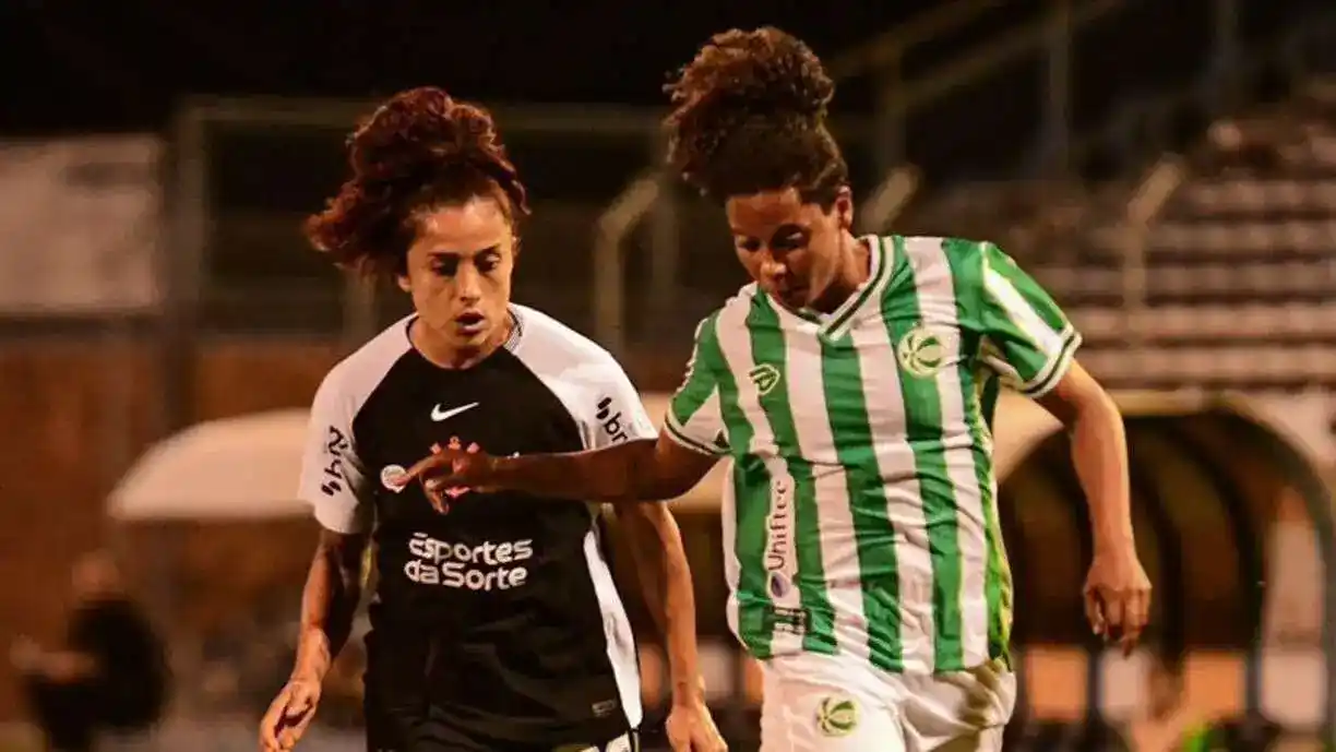 Gabi Zanotti foi a responsável por mais uma vitória do Corinthians no Brasileirão, o que manteve as Brabas na liderança - Foto: Leonardo Bidese/EC Juventude