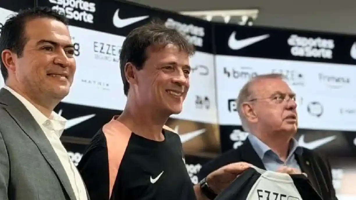 Diretoria do Corinthians e Fernando Diniz sabem dos desafios do clube, mas já alinham forma de contratação - Foto: Reprodução