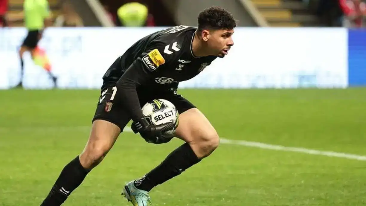 Depois de não conseguir João Ricardo neste primeiro semestre, a diretoria do Corinthians busca um arqueiro para a reserva - Foto: Eduardo Oliveira/A Bola