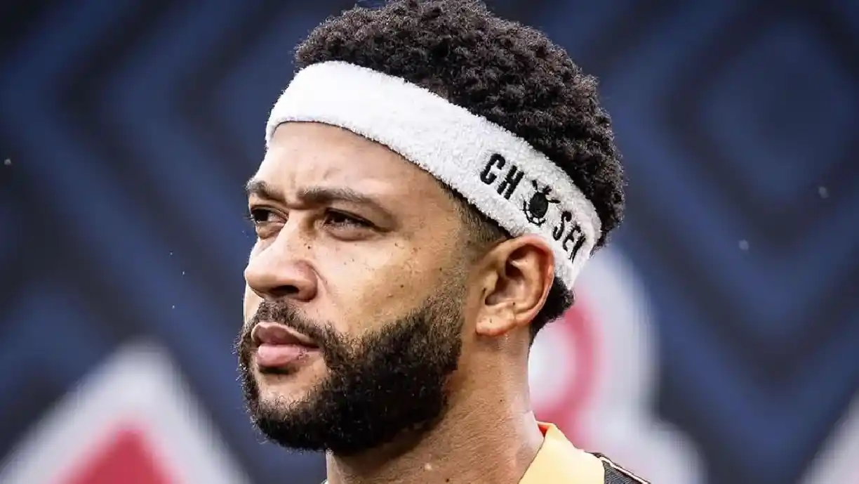 STJD julga Memphis Depay após o jogador do Corinthians ter usado celular no banco de reservas contra o Flamengo - Foto: Reprodução