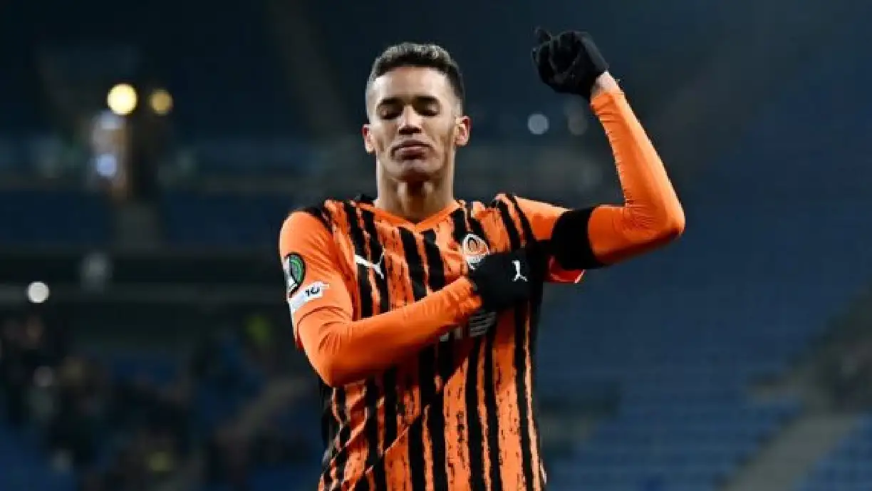 Cria do Corintihans, Pedrinho homenageia Mircea Lucescu, antigo técnico que faleceu recentemente - Foto: Shakhtar Donetsk