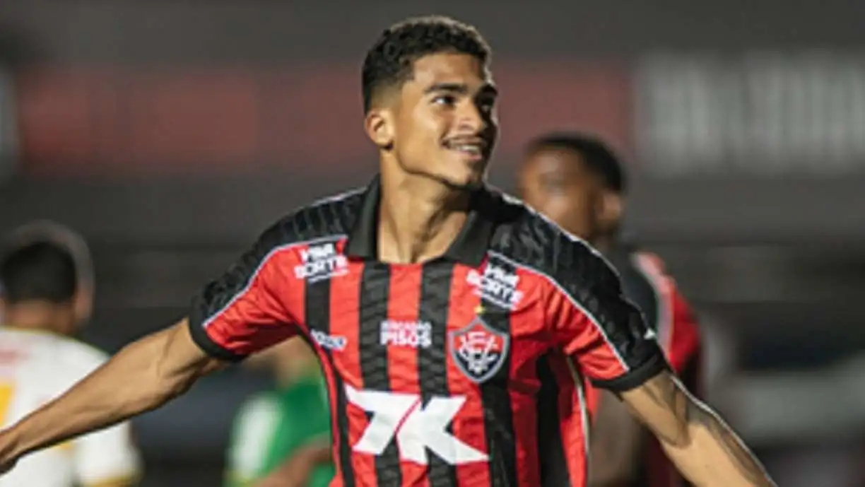 Renê projeta o confronto contra o Corinthians, equipe que quase fechou a contratação do atacante - Foto: Victor Ferreira/EC Vitória