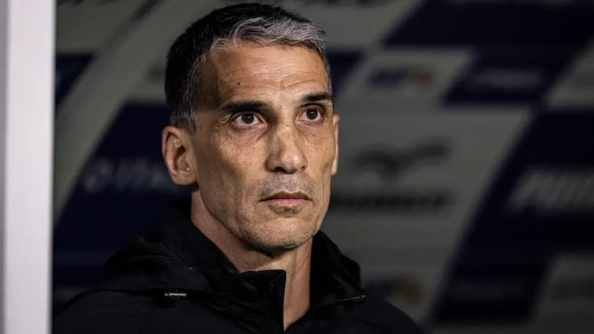 Juan Pablo Vojvoda foi especulado como o substituto de Dorival Júnior no Corinthians - Foto: Raul Baretta/Santos FC