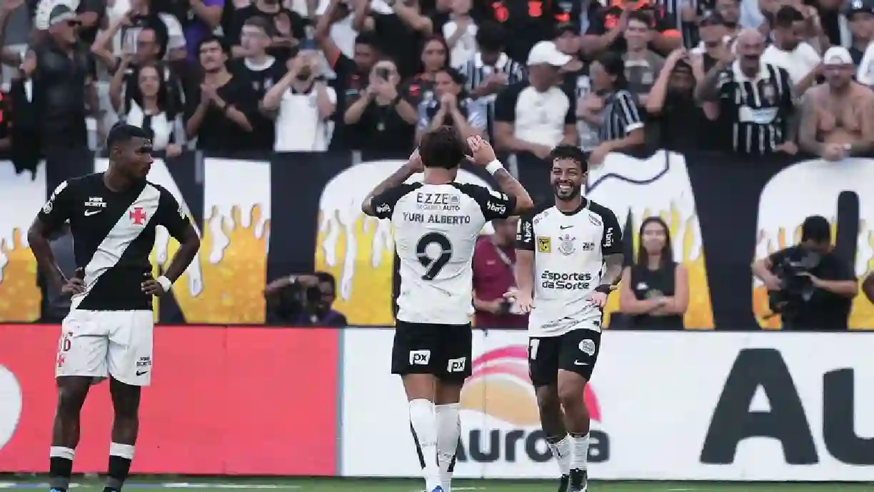 Corinthians vence o Vasco com gol de Matheus Bidu mesmo com um jogador a menos desde o primeiro tempo - Foto: Reprodução