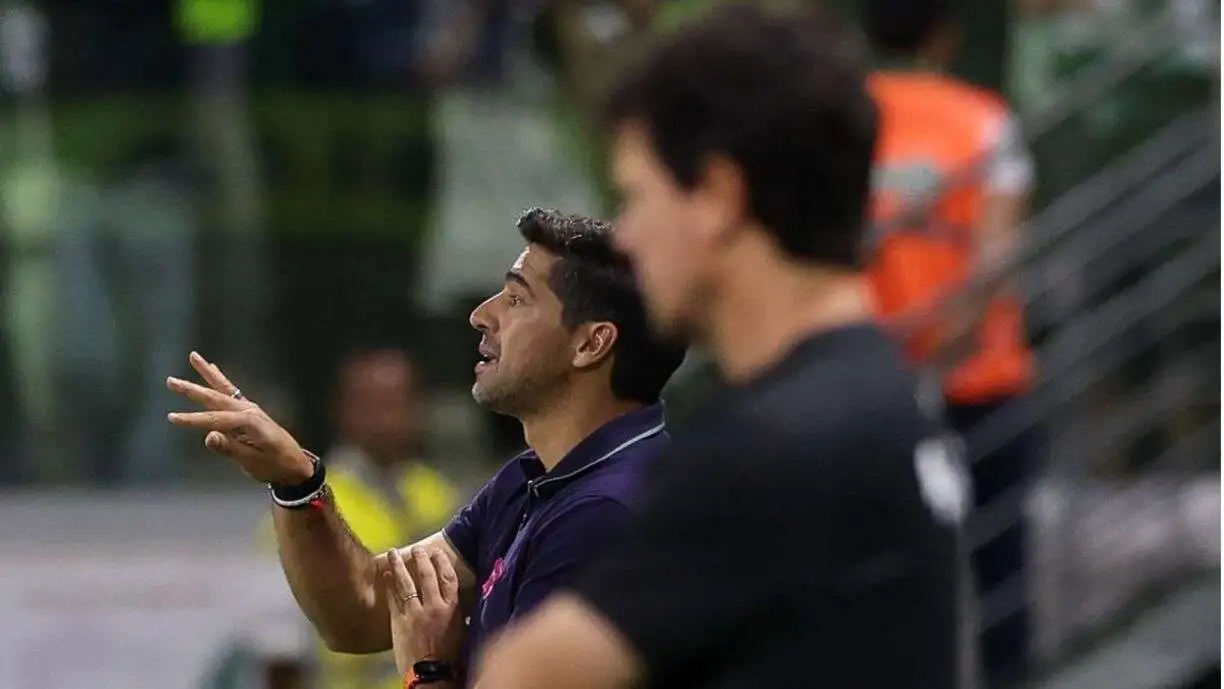 Após a vitória sobre o Flamengo, Abel Ferreira falou a respeito de Fernando Diniz, treinador do Corinthians - Foto: Cesar Greco/SE Palmeiras