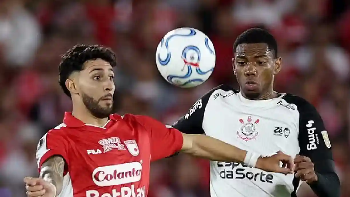 Durante o duelo entre Corinthians e Santa Fe pela Libertadores, um 'torcedor' colombiano fez gestos racistas no estádio - Foto: Reprodução