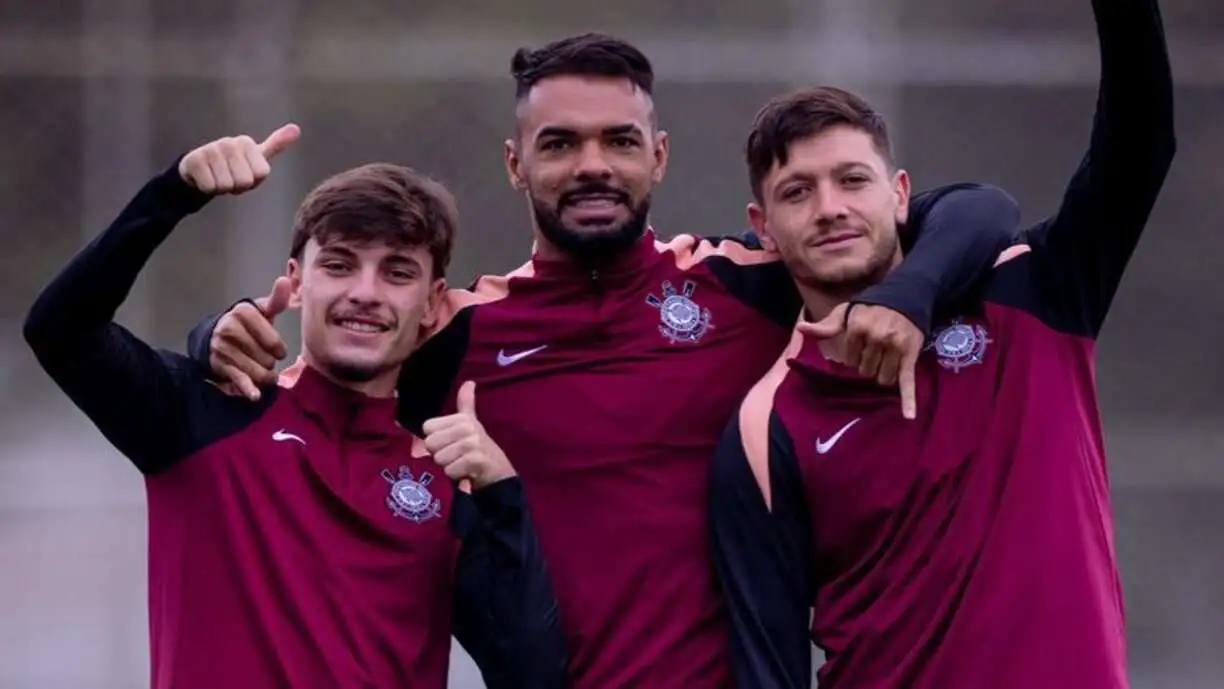 Breno Bidon comentou a respeito dos treinamentos e jogos sob o comando de Fernando Diniz - Foto: Rodrigo Coca/Agência Corinthians
