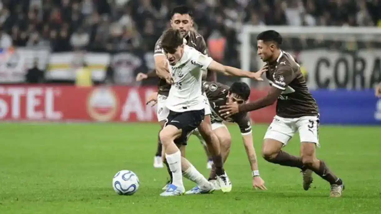 Fernando Diniz analisou a partida do Corinthians contra o Platense, pela Libertadores - Foto: Marcos Ribolli