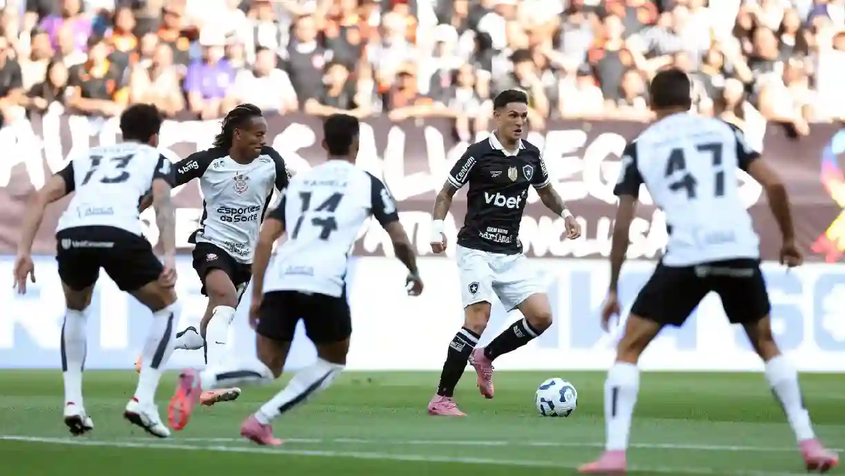 Corinthians encara o alvinegro carioca no Nilton Santos e quer os três pontos para subir na tabela do Brasileirão - Foto: Vitor Silva/Botafogo