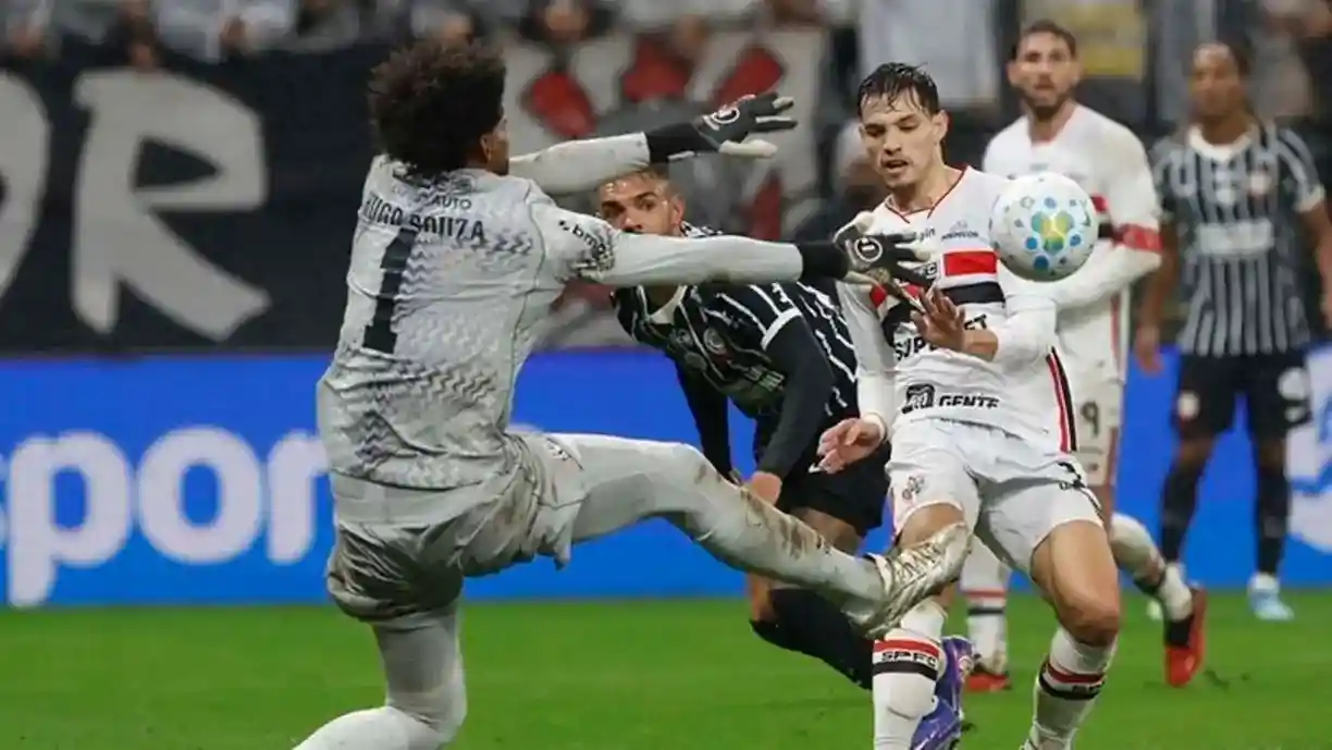 Calleri faz desabafo após derrota do São Paulo para o Corinthians: "acho que..."