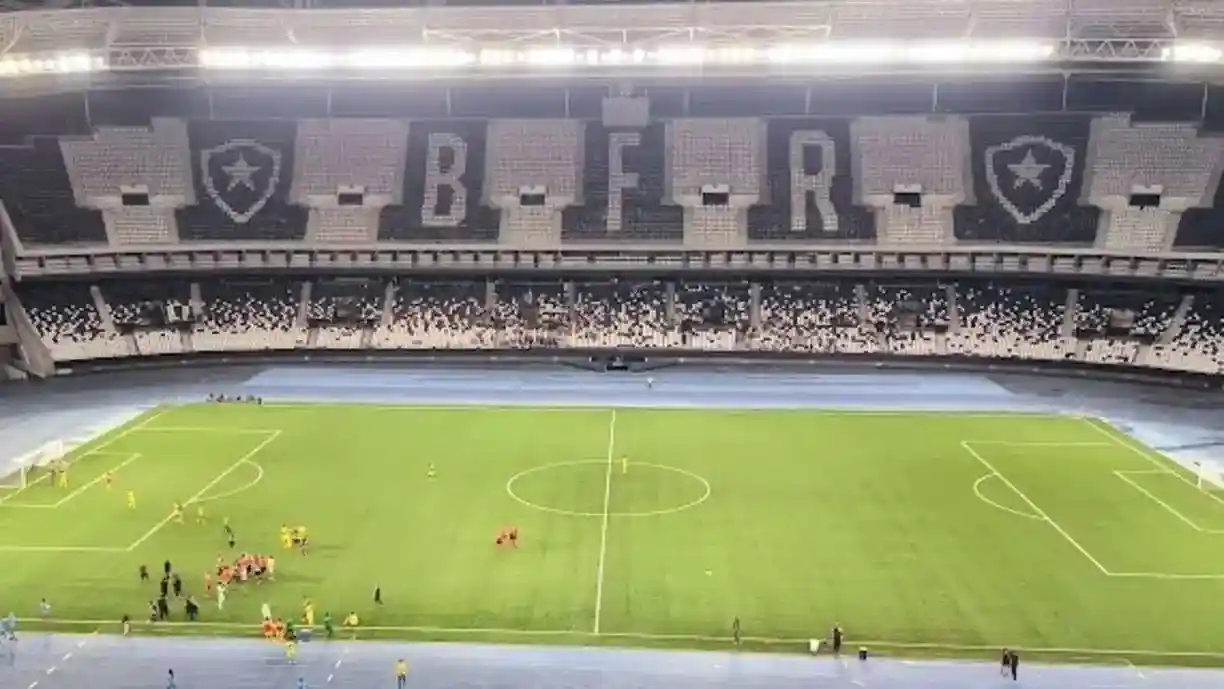 Botafogo e Corinthians se enfrentarão no próximo final de semana, para mais um duelo do time de Fernando Diniz no Campeonato Brasileiro - Foto: Divulgação