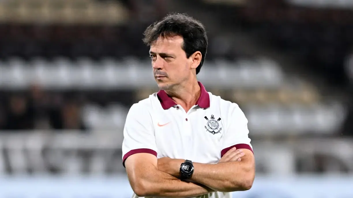 Fernando Diniz fala do erro cometido por André Ramalho e da sensação do Corinthians estar no Z4 - Foto: Reprodução