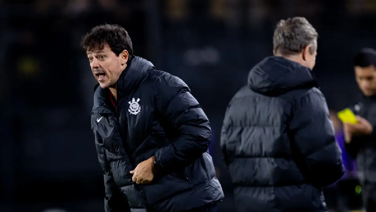 Fernando Diniz pode treinar mais uma vez atleta que foi campeão sob o seu comando; diretoria analisa contratação - Foto: Rodrigo Coca/Agência Corinthians