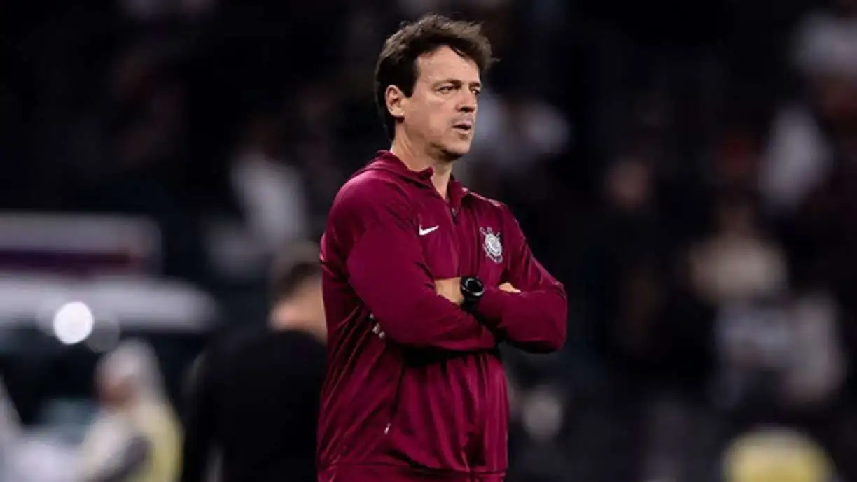 Fernando Diniz falou sobre a situação de Memphis Depay no alvinegro paulista - Foto: Rodrigo Coca/Agência Corinthians