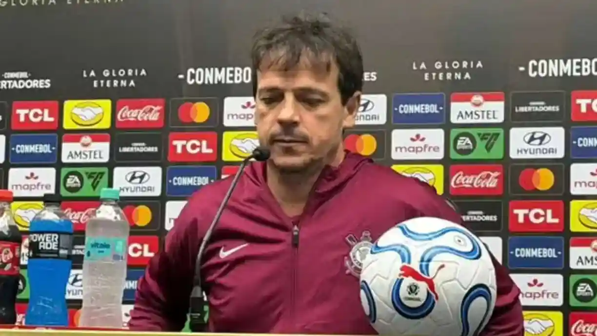 Fernando Diniz aponta Nilton Santos como fator para um Corinthians reserva contra o Peñarol