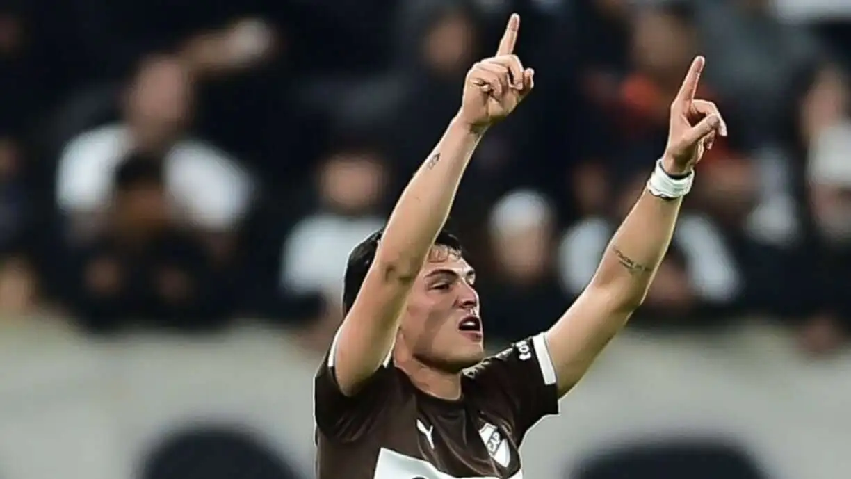 Fernando Diniz teve um ótimo começo defensivo pelo Corinthians, onde ficou 7 jogos sem tomar gol - Foto: Divulgação/X - Conmebol Libertadores