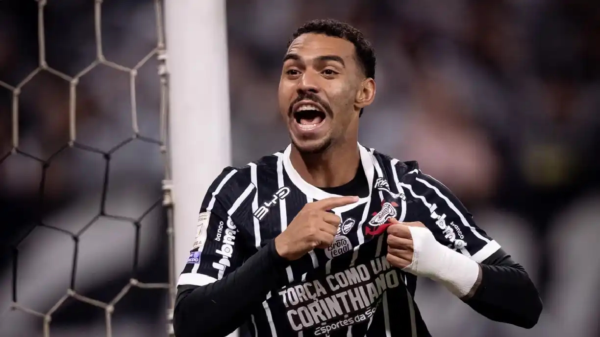 Matheuzinho elogiou o o técnico Fernando Diniz e falou sobre a busca para se recuperar no Brasileirão - Foto: Rodrigo Coca/Agência Corinthians